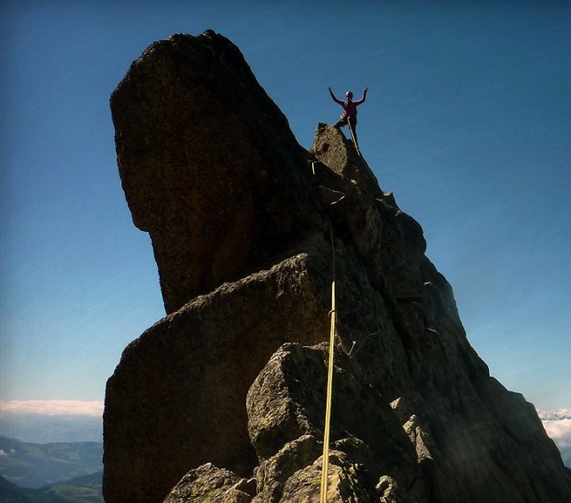 en la cima de la cresta